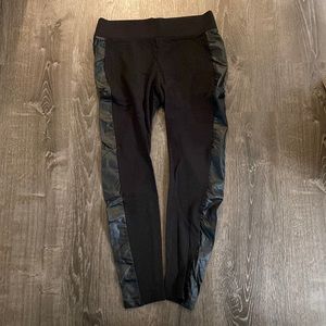 Size large leggings